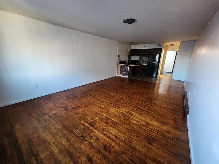 1217 Moss St — Photo 4