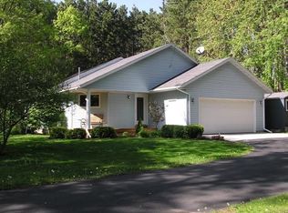 N4986 Beach Garden Rd, Poynette, WI 53955