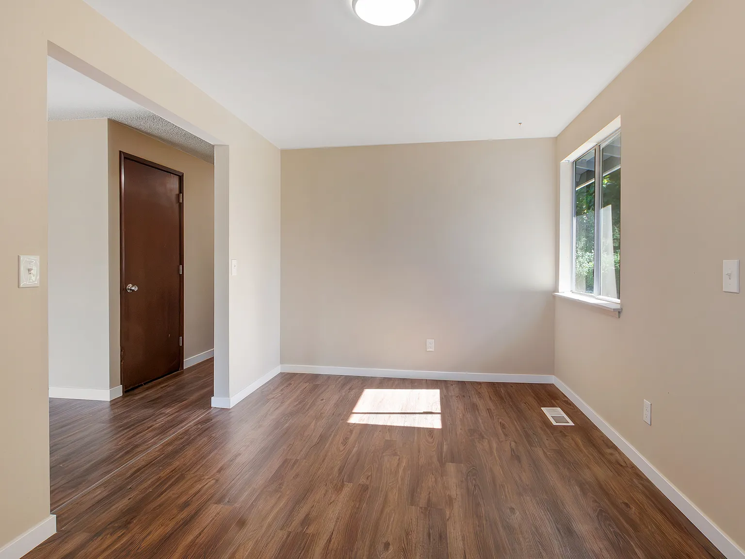 3 bed, 1059 sqft, $2,200 — Photo 2