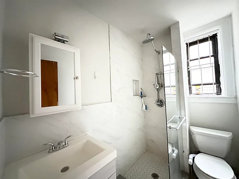 76 Romaine Ave #3-2F — Photo 5