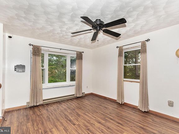 4th image of 4311 York St #1