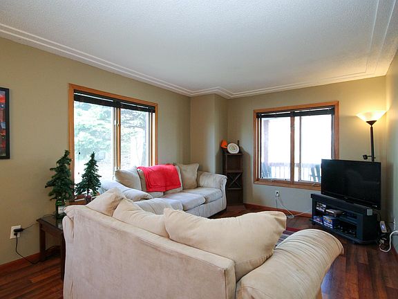 4th image of 624 19th Ave NE