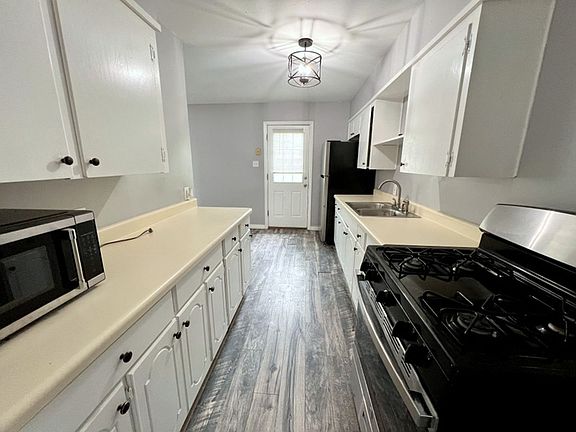 5th image of 3221 Gay Blvd