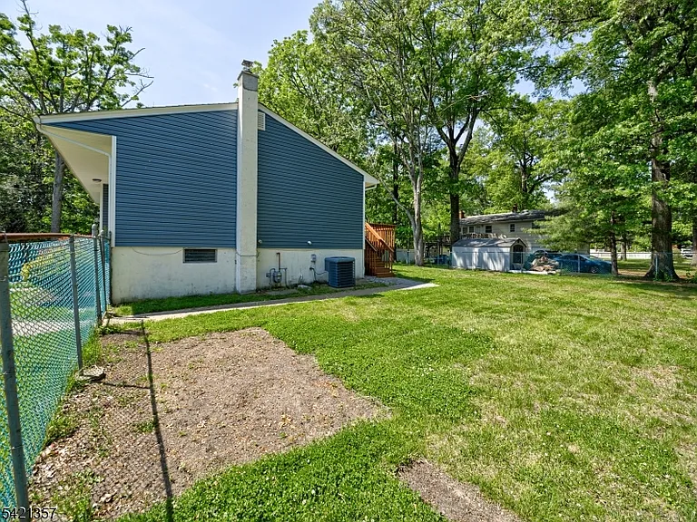 50 Auburn Rd — Photo 31