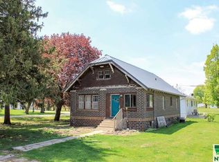 311 S 2nd St, Mallard, IA 50562