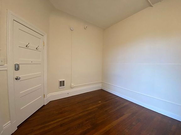 4th image of 1876 Market St #27