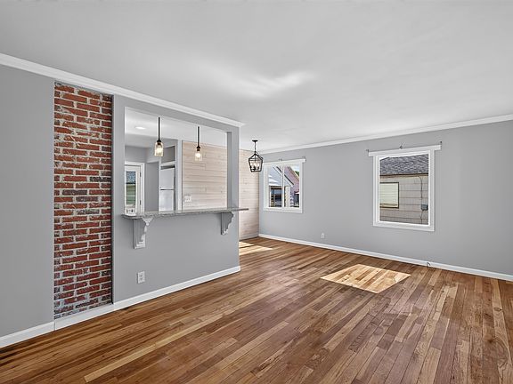 4th image of 10012 N Andrew St
