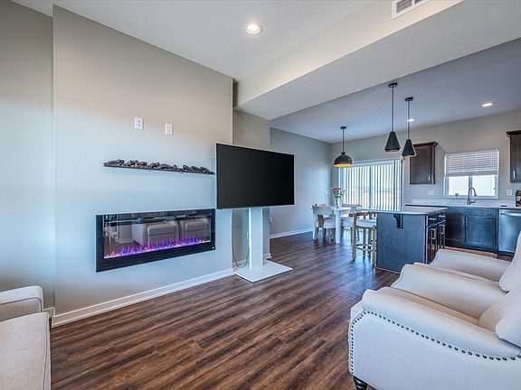 4th image of 209 Harvest Hills Dr