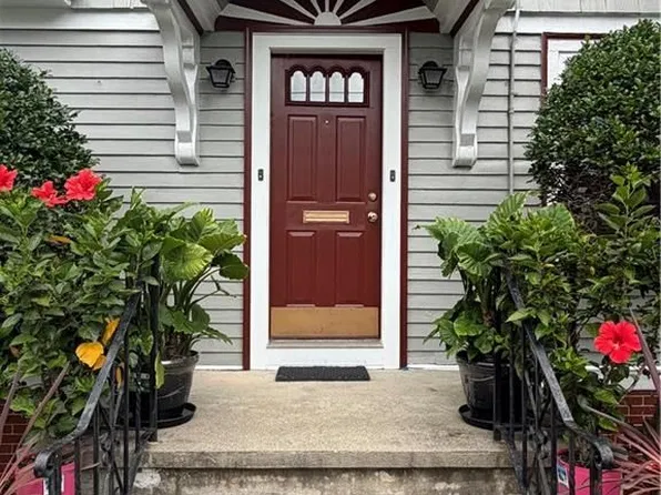 146 Lancaster St, Providence, RI 02906