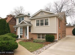 566 Byrd Rd, Riverside, IL 60546