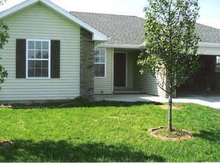 130 E Nola St, Clever, MO 65631