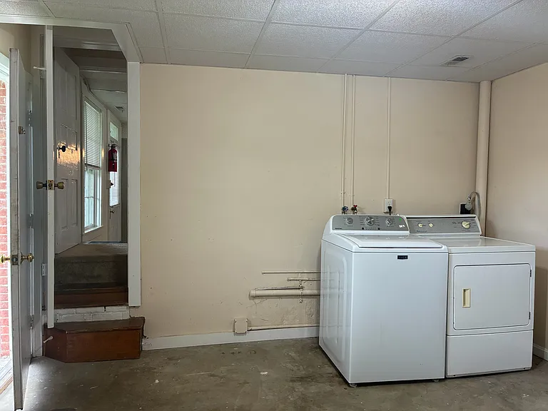 164 S River St #B — Photo 15