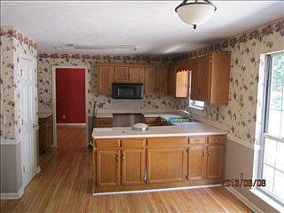 3rd image of 302 Bartlett Ln