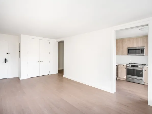 220 East 72nd Street image 3 of 25