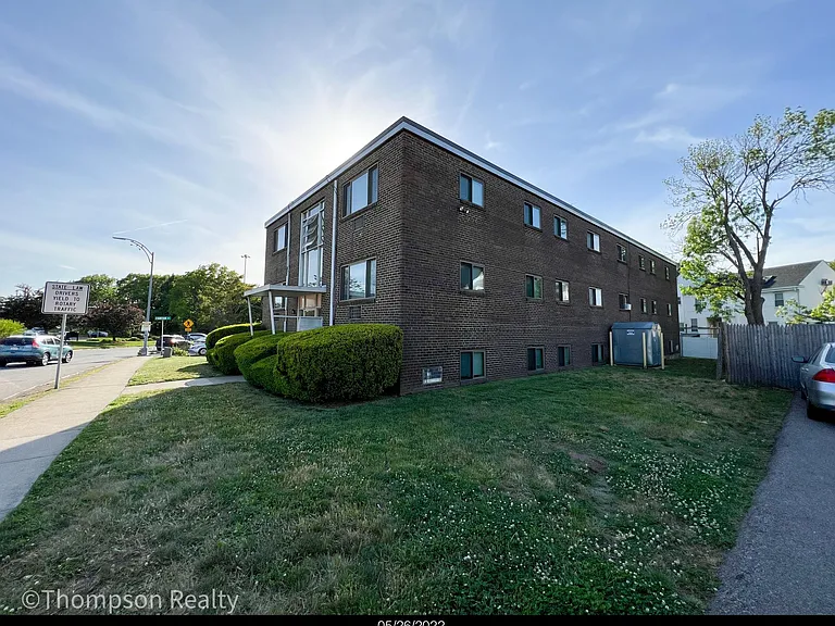 192 Salem St — Photo 11