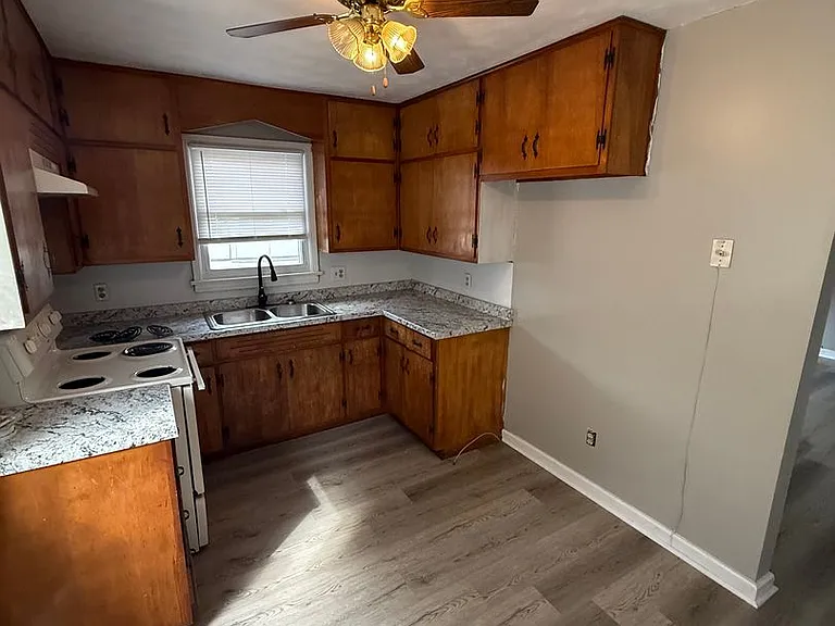 205 McCormick Saint McCormick Dr #B — Photo 2