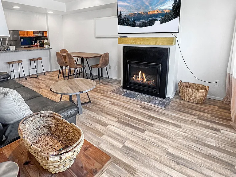 2000 Prospector Ave #409 — Photo 2