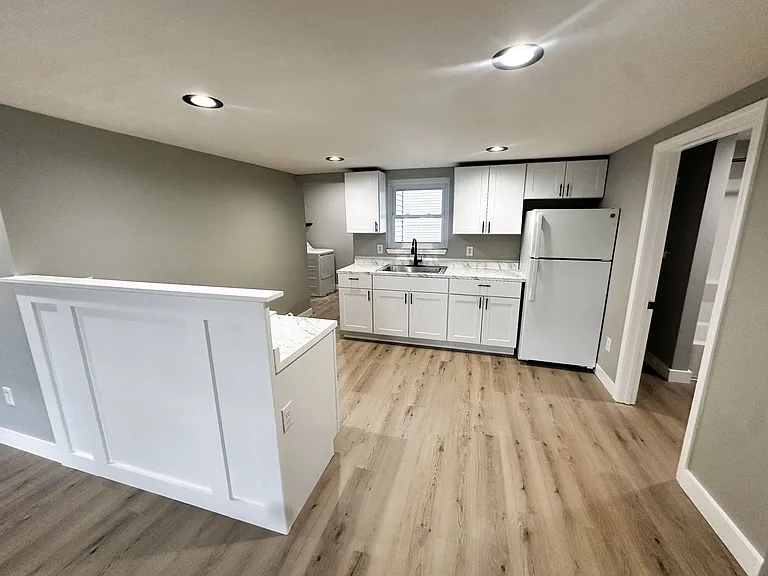330 Lowell St #2R — Photo 3