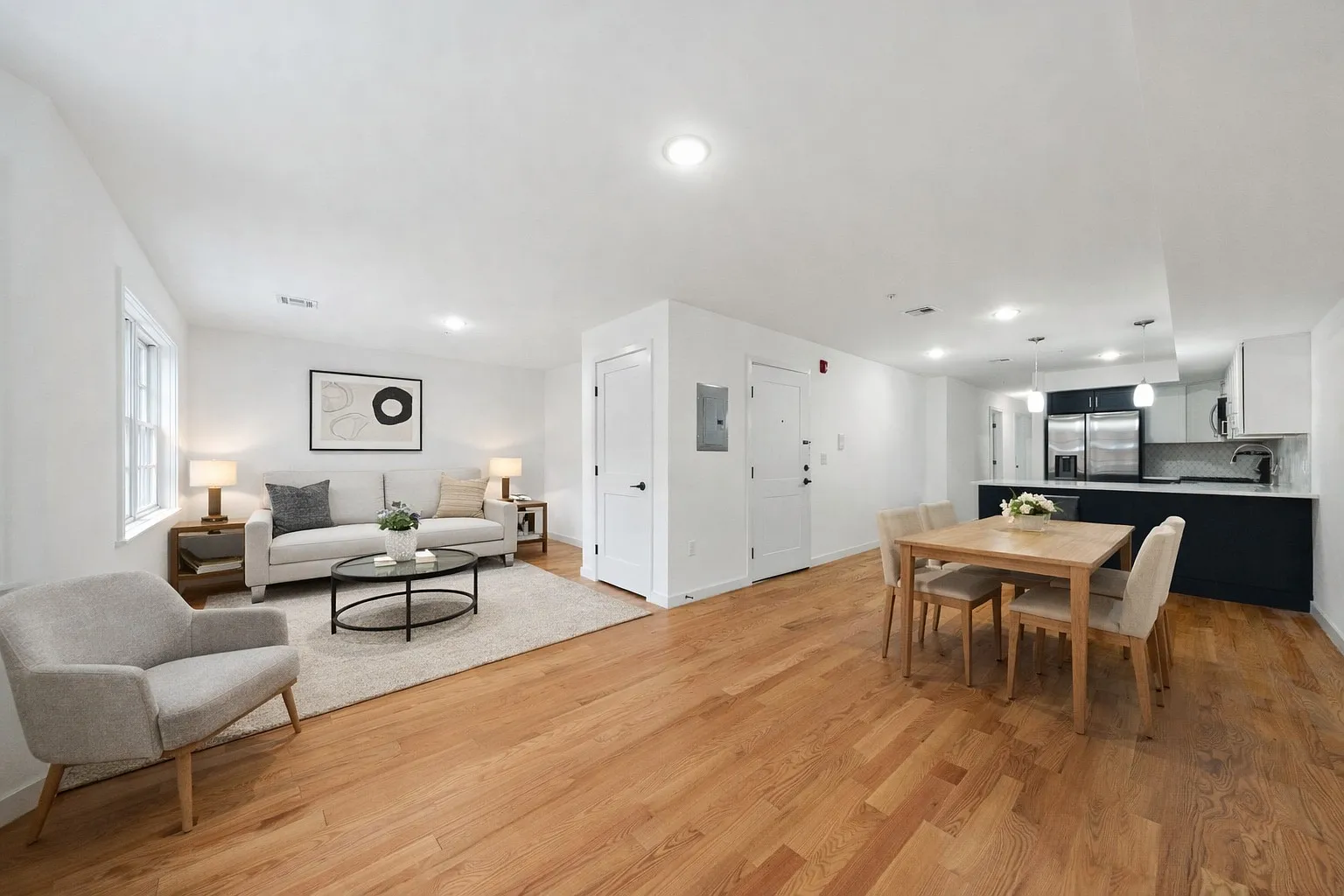 3 bed, 1200 sqft, $3,500 — Photo 4