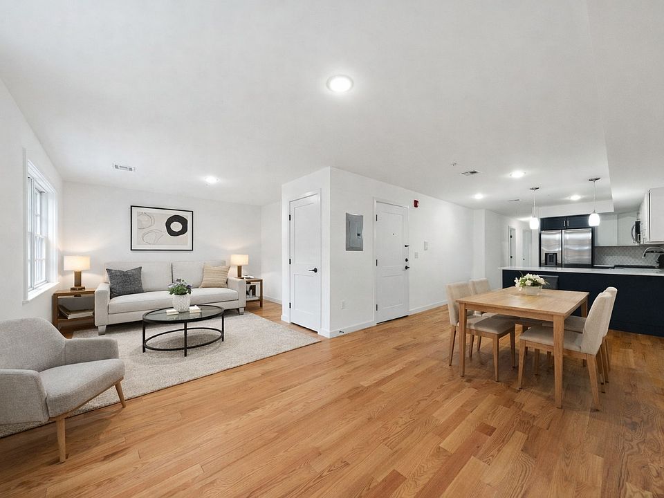 Living/Dining area