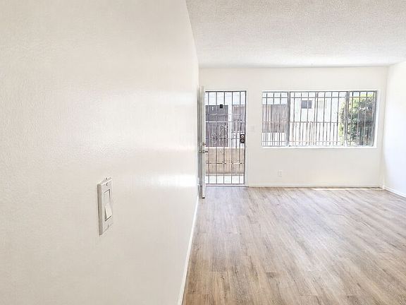 3rd image of 2630 S La Salle Ave APT 1