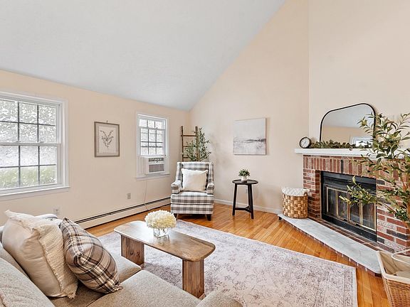 3rd image of 15 Culver Street #8