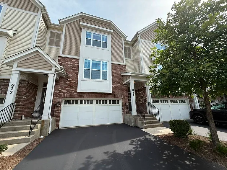 821 W Chase Ln — Photo 1