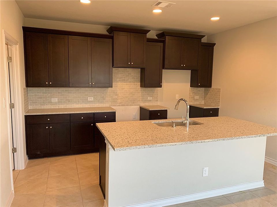 2nd image of 215 Silktassel Way