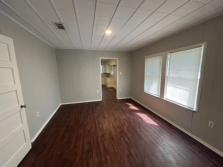 2505 Proctor Ave — Photo 8
