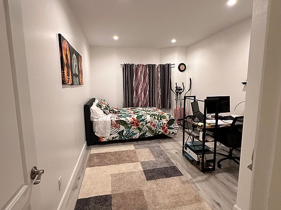4th image of 17914 Magnolia Blvd Unit 219