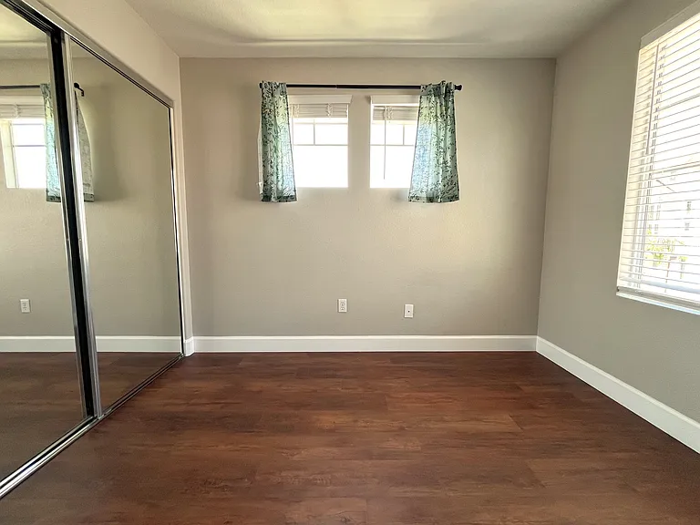 820 Harbor Cliff Way #260 — Photo 16