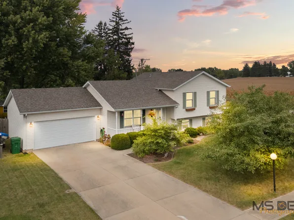 101 Forest Dr, Kirkland, IL 60146