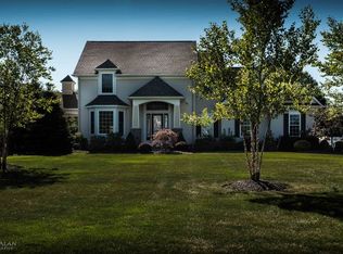 2398 Pine Valley Dr, Willoughby Hills, OH 44094