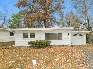 8411 Rosalind Ct, Saint Louis, MO 63114