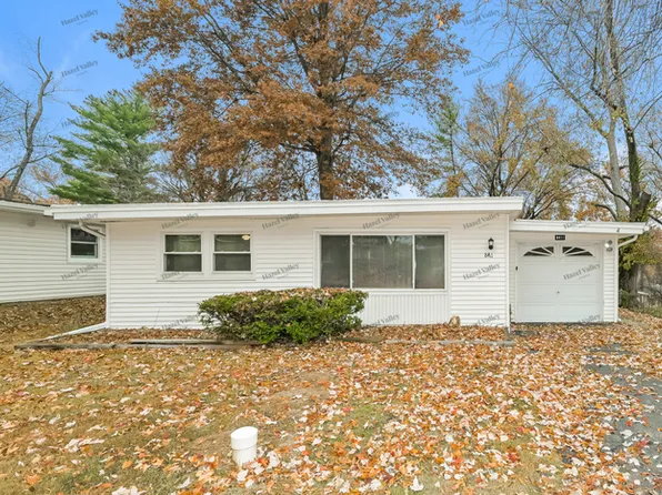 8411 Rosalind Ct, Saint Louis, MO 63114