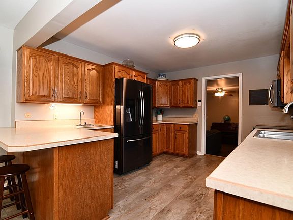 3rd image of 1544 E Degonia Rd