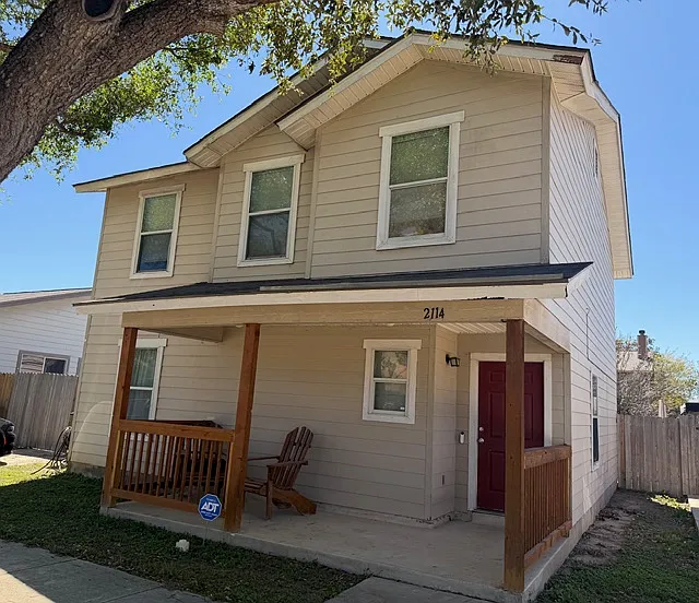 3 bed, 1.5 bath, 1609 sqft, $1,600 — Photo 2