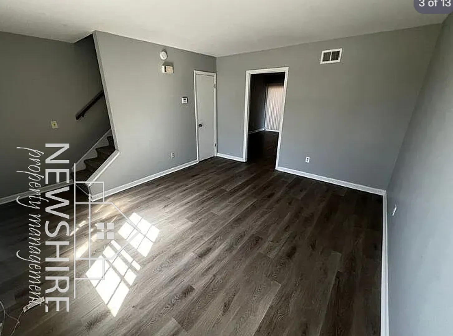 Charming 2-bedroom 1.5 Bathroom — Photo 3