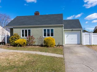 22 Carman Blvd, Massapequa, NY 11758
