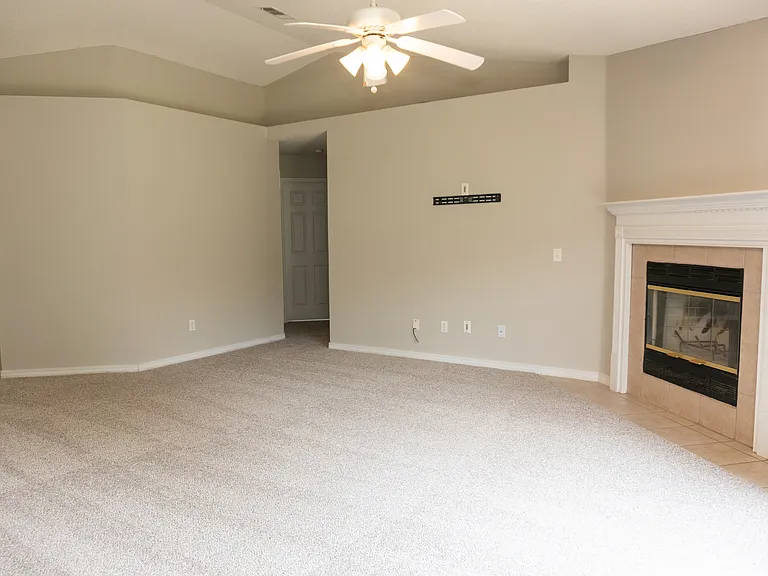465 Jillian Dr — Photo 7