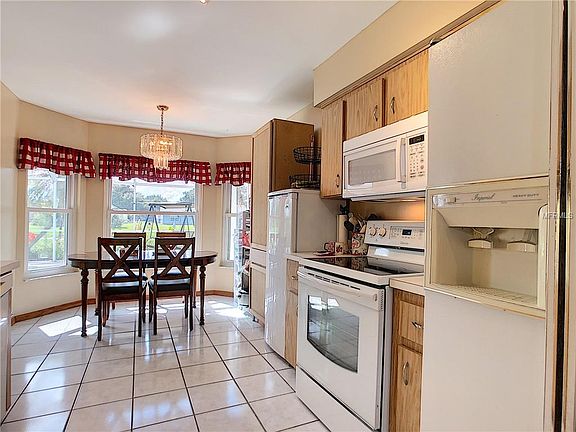 5th image of 2431 Pine Chase Cir