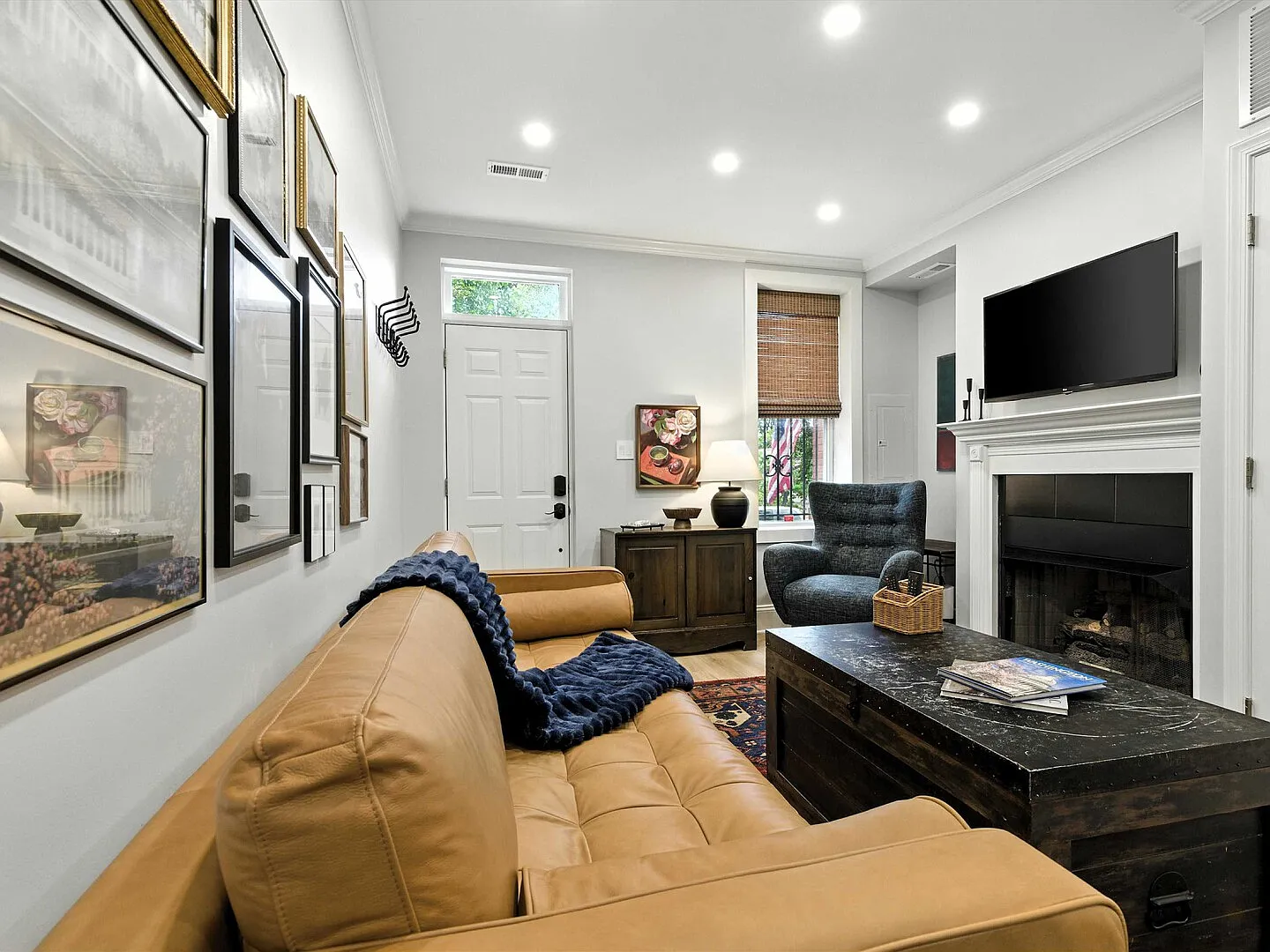 Capitol Hill Retreat Modern 2BR — Photo 2
