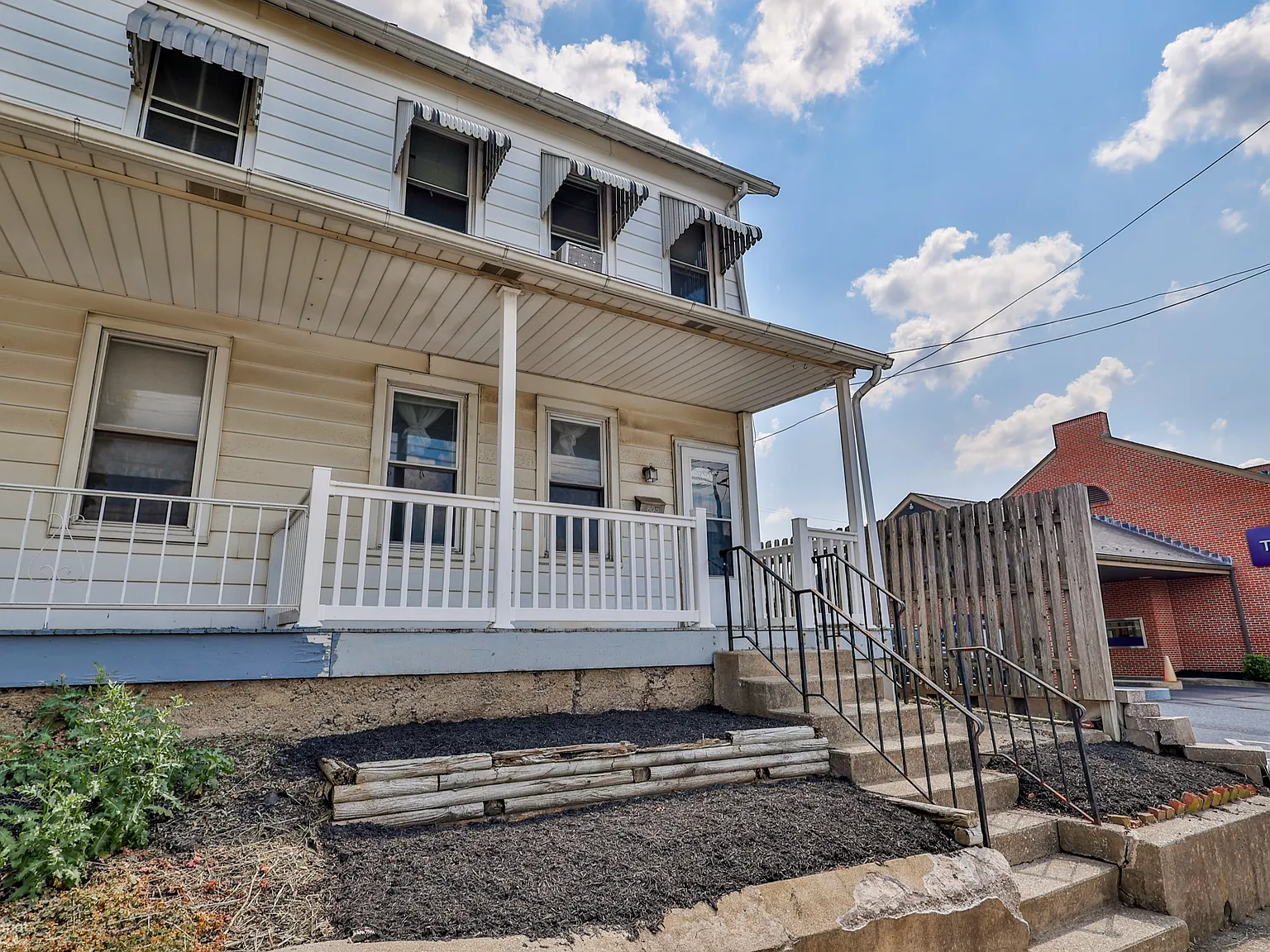3 bed, 1237 sqft, $1,995 — Photo 3