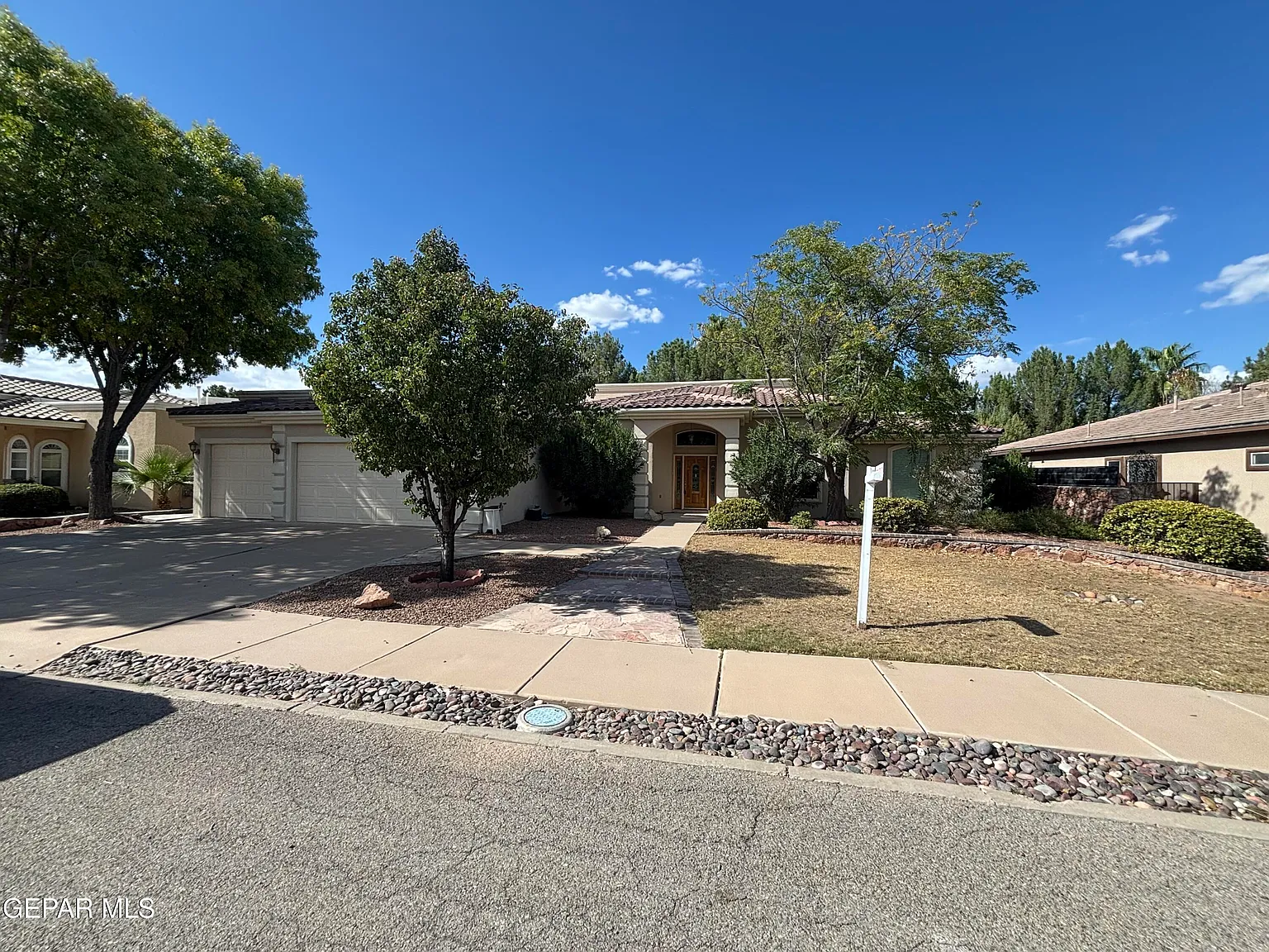 4 bed, 3.5 bath, 2650 sqft, $2,750 — Photo 1