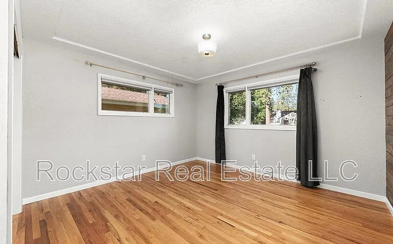 1110 E 28th Ave — Photo 20