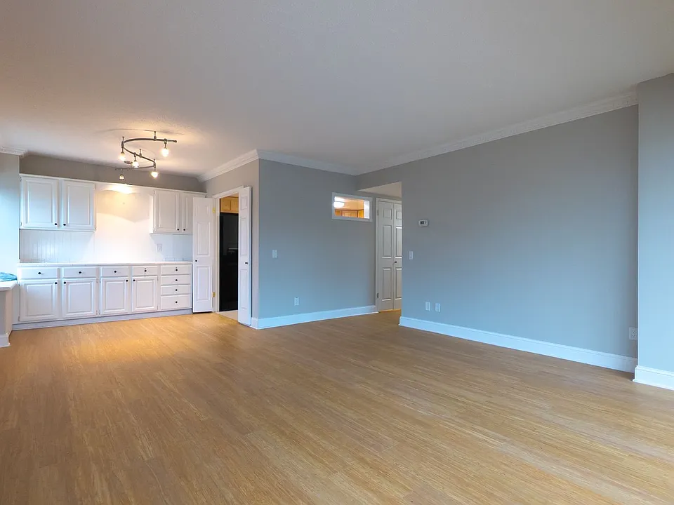 207 5th Ave SW #205