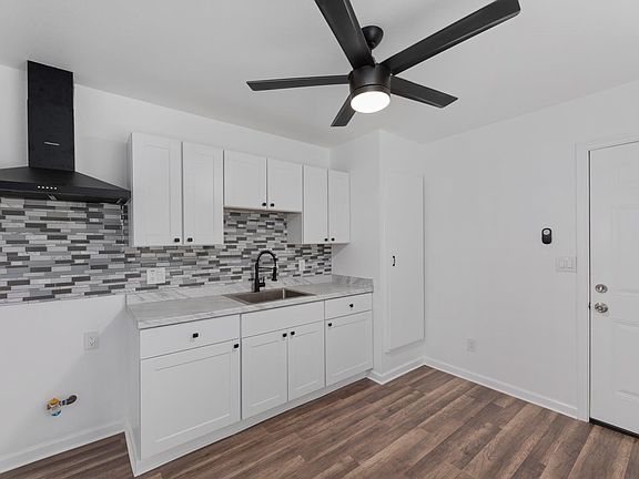 3rd image of 404 Middle Ln