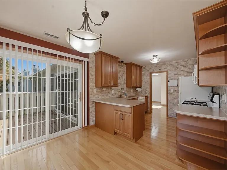 1671 Grosvenor Cir #C — Photo 3