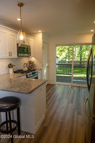 3rd image of 86 Pashley Road
