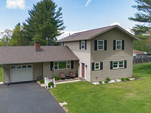 582 E New Lenox Rd, Pittsfield, MA 01201